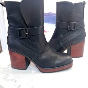 Korks Marci Boot in black EUC